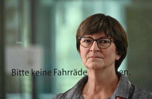 SPD-Chefin Saskia Esken meint,  Reiche müssten einen stärkeren Beitrag zur Bewältigung der Krise leisten. Foto: AFP/TOBIAS SCHWARZ
