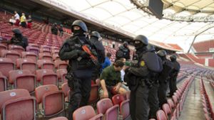 Anti-Terror-Übung im Stuttgarter Stadion: Die Sicherheitskräfte bereiten sich intensiv auf die EM vor. Foto: Lichtgut//Leif Piechowski
