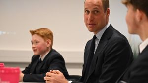 Prinz William folgte einer Einladung des zwölfjährigen Schülers Freddie Hadley (links). Foto: ddp
