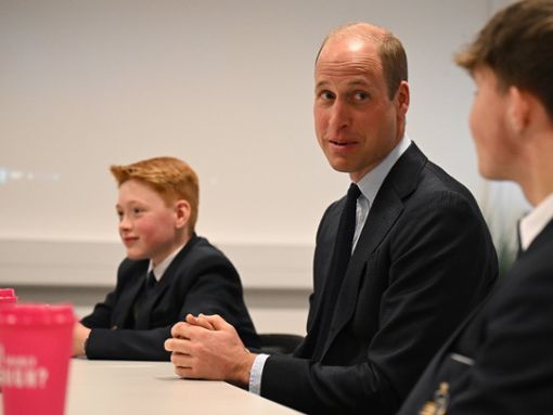 Prinz William folgte einer Einladung des zwölfjährigen Schülers Freddie Hadley (links). Foto: ddp
