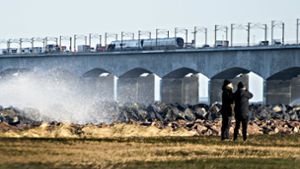 Zugunglück in Dänemark: Im zerstörten Waggon eines Passierzuges sterben sechs Menschen Foto: AP
