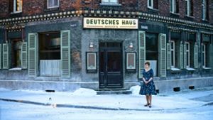 Als Übersetzerin beim Auschwitzprozess erfährt Eva Bruhns (Katharina Stark)  Erschütterndes. Foto: Krzysztof Wiktor/Disney/Gaumont