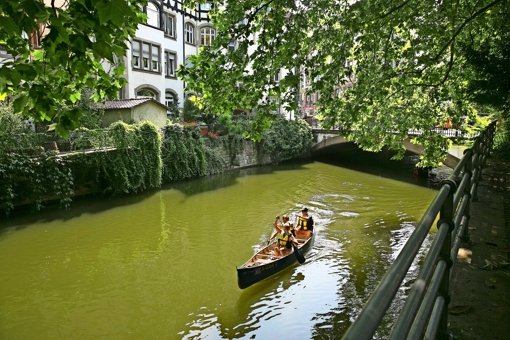 Die Touren auf dem Wasser in Groß- oder Kleinkanadiern vorbei an den Sehenswürdigkeiten der Stadt erfreuen sich bei Touristen großer Beliebtheit. Foto: Horst Rudel/Archiv