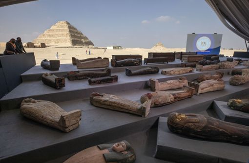 Riesige Nekropole: Ägyptische Antiquitätenbeamte gaben die Entdeckung von mindestens 100 antiken Särgen und etwa 40 vergoldeten Statuen bekannt. Foto: dpa/Nariman El-Mofty