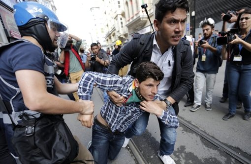 Am Jahrestag der Gezi-Proteste kommt es in Istanbul erneut zu Zusammenstößen zwischen Polizei und Demonstranten. Foto: dpa