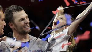 Tom Brady feierte seinen sechsten Super-Bowl-Sieg mit Töchterchen Vivian auf dem Arm. In unserer Bildergalerie finden Sie noch weitere US-Sportler, die ihre Sportart dominierten wie niemand vor ihnen. Foto: AP