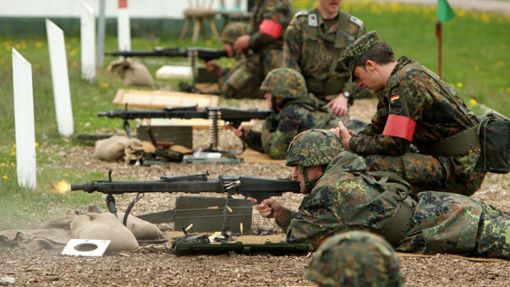 Bundeswehrsoldaten bei einer Schießübung. Foto: imago sportfotodienst/imago sportfotodienst