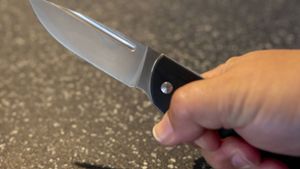 Messer als Tatwaffe: Nur „Selbstschutz“? Oder „falsch verstandenes Männlichkeitsbild“? Foto: imago images/Ulrich Roth