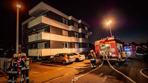 Ein angrenzendes Wohnhaus wurde aufgrund der starken Rauchentwicklung evakuiert. Foto: 7aktuell.de/Alexander Hald