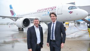 Eurowings-CEO Jens Bischof und der Stuttgarter Flughafen-Chef Ulrich Heppe haben die neue Dubai-Verbindung vorgestellt. Foto: dpa/Bernd Weißbrod