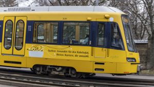 Die VW-Fahrerin übersah die Stadtbahn der Linie U13. (Symbolbild) Foto: imago images/Arnulf Hettrich