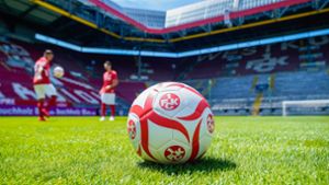 Der 1. FC Kaiserslautern muss 5000 Euro Strafe zahlen. Foto: dpa/Uwe Anspach