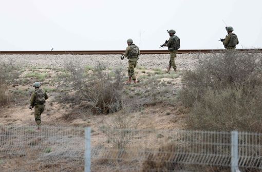 Israelische Soldaten patrouillieren an der Grenze zum Gazastreifen. Foto: AFP/JACK GUEZ