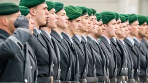 65 Jahre nach ihrer Gründung muss sich die Bundeswehr auf künftige Herausforderungen vorbereiten. Foto: dpa/Michael Kappeler