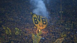 Es kam zu Handgreiflichkeiten zwischen Fans beider Lager. Foto: dpa/Bernd Thissen