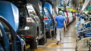 Die Bänder der großen deutschen Autohersteller  stehen – wie hier bei VW in Wolfsburg –  derzeit wegen der Coronavirus-Pandemie still. Foto: imago/Michael Gottschalk