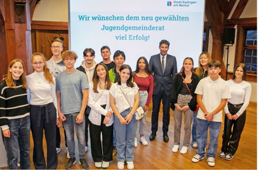 Mit frischem Schwung für Esslingen: die neuen Mitglieder des Jugendgemeinderats mit Oberbürgermeister Matthias Klopfer. Foto: Ines Rudel/Ines Rudel
