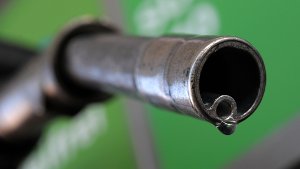 Benzin und Heizöl werden künftig wieder teurer werden. Foto: dpa