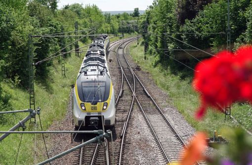 Um die Zukunft des Bahnverkehrs auf der  Gäubahn wird zäh gerungen. Foto: dpa//Christian Johner