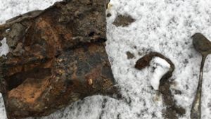 Von wegen Bombe: harmlose Metallteile im Schnee Foto: Stadt Ludwigsburg