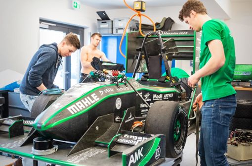 Das Greenteam rüstet einen E-Boliden fürs autonome Fahren um. Foto: Lichtgut/Julian Rettig