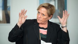 Baden-Württembergs Kultusministerin Susanne Eisenmann pocht auf die Öffnung von Schulen. Foto: dpa/Sebastian Gollnow