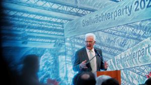Ministerpräsident Winfried Kretschmann (Grüne) begrüßte die Gäste auf der Stallwächterparty. Foto: dpa/Carsten Koall