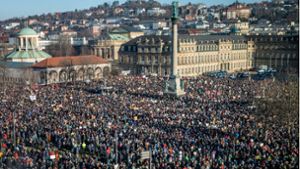 Demo gegen Rechtsextremismus im Januar auf dem Schlossplatz Foto: dpa/Christoph Schmidt