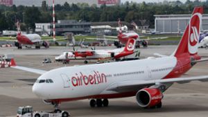 34 Starts und Landungen von Air Berlin und Eurowings/Germanwings seien am Dienstag ausgefallen, teilte der Stuttgarter Flughafen mit. Foto: dpa