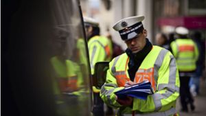 Polizei kontrolliert das Fahrverbot in Stuttgart: Die Stadt lehnte Ausnahmen für Konzertgänger mit gültigen Eintrittskarten ab Foto: Lichtgut/Max Kovalenko