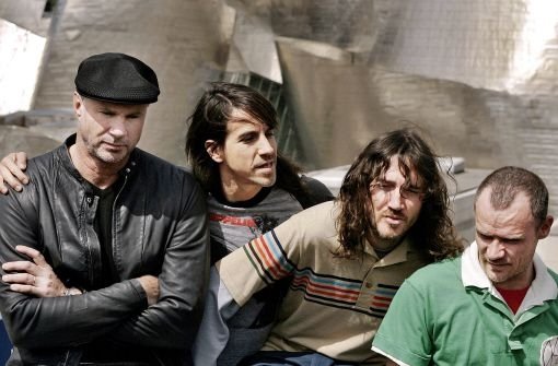 Das neue Album der Red Hot Chili Peppers ist für März 2011 angekündigt. Der Nachfolger des 2006 erschienen Doppelalbums Stadium Arcadium wird diesmal ohne John Frusciante (2. von rechts) auskommen müssen. Der Gitarrist der 2009 die Band verließ, wird von Josh Klinghoffe ersetzt. Foto: AP