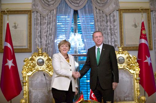 Fragwürdiger Deal: Merkel und Erdogan Foto:  