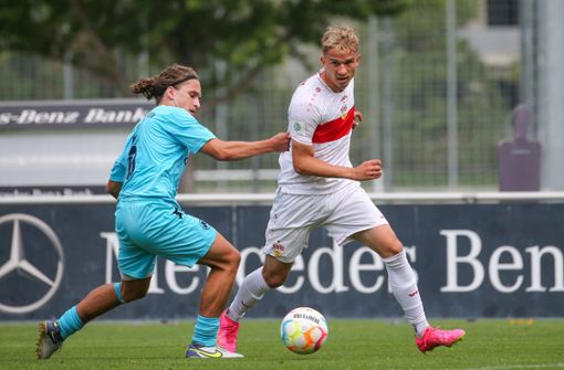 Elton Krasniqi (rechts) erzielte die 1:0-Führung für den VfB-Nachwuchs. Foto: Pressefoto Baumann/Julia Rahn