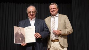 Vincent Klink (links) mit Stefan Thoma, dem Bürgermeister der Stadt Weinsberg Foto: dpa/Marijan Murat