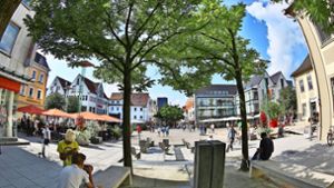 Der Göppinger Marktplatz ist vor allem im Sommer ein beliebter Treffpunkt. Foto: Horst Rudel/Archiv