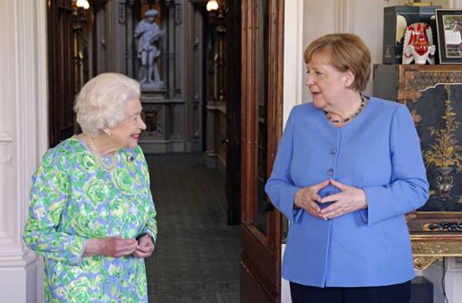 Die britische Queen Elisabeth II. empfängt letztmals Angela Merkel als Bundeskanzlerin. Foto: dpa/Steve Parsons