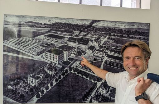 So sah die historische Spinnerei-Vorstadt einst aus. Der Oberbürgermeister Michael Lang freut sich, dass  jetzt viel davon saniert wird. Foto:  