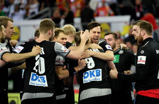 Freut sich über den Einzug in die EM-Hauptrunde: die deutsche Handball-Nationalmannschaft Foto: dpa