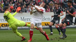 Ein Bild mit Symbolcharakter: Der VfB im Spiel gegen den 1. FC Nürnberg Foto: Baumann