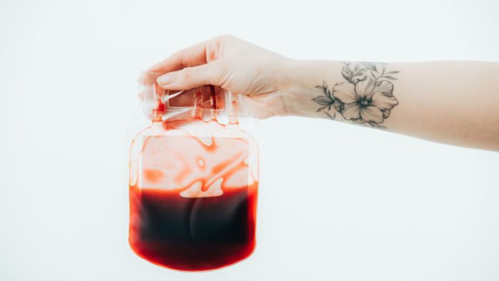 Darf man mit Tattoos Blut spenden?