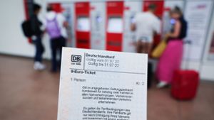 Von Juni bis August wurden 52 Millionen 9-Euro-Tickets verkauft.  Die Politik steht unter erheblichem Druck, einen  Nachfolger zu beschließen. Foto: dpa/Christian Charisius