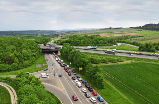In unmittelbarer Nähe zur Auffahrt von Mundelsheim auf die A 81 soll das neue Gewerbegebiet Benzäcker entstehen. Foto: Werner Kuhnle