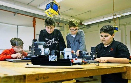 In der Technik-Akademie ist konzentriertes Arbeiten angesagt. Foto: Horst Rudel