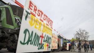 Die Proteste der Bauern sind in Stuttgart weitergegangen – Ministerpräsident Winfried Kretschmann und Agrarminister Peter Hauk wollen die Landwirte unterstützen. Foto: Lichtgut/Leif Piechowski