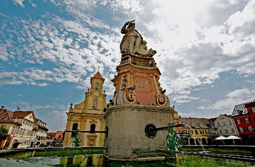 Der  Marktplatz mitsamt Brunnen:die meisten Besucher schätzen das barocke Stadtbild von Ludwigsburg. Foto:  