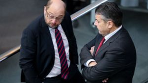 Über die jüngsten Umfrageergebnisse der SPD dürften sich Martin Schulz (links) und Sigmar Gabriel nicht freuen. Foto: dpa