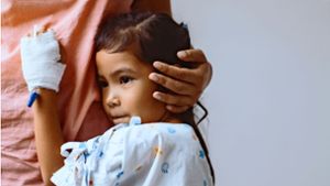Eltern sollten bei Kindern bis zu neun Jahren mit im Krankenhaus sein. Foto: pingpao - stock.adobe.com