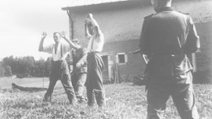 Ein Propagandabild der Nazis zeigt die Festnahme von Deserteuren im Jahr 1944. Foto: picture-alliance