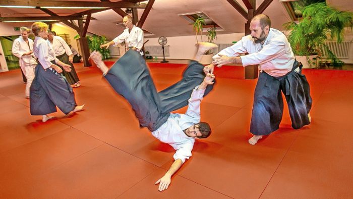 Training in Esslingen: Aikido gleicht eher einem Tanz als einem Kampf
