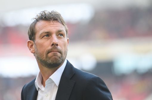 Markus Weinzierl und der VfB Stuttgart haben am Freitag Eintracht Frankfurt zu Gast. Foto: dpa